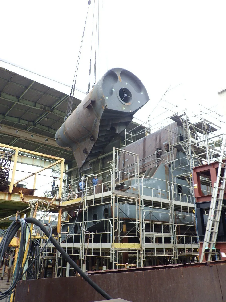 艦艇建造事業 - イージス艦の建造・修繕現場
